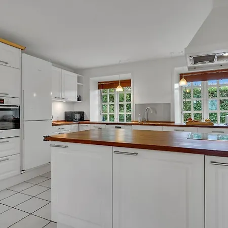 6 Bedroom Gorgeous In Prázdninový dům *