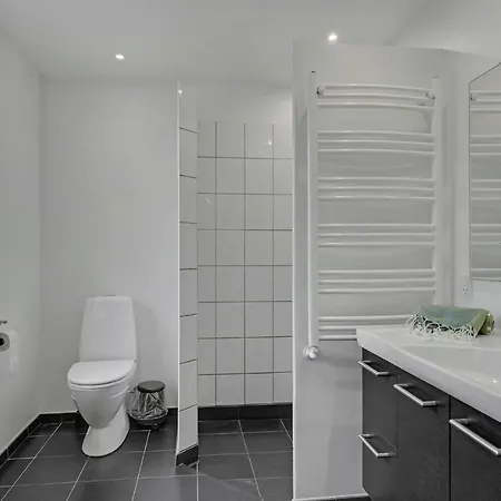 6 Bedroom Gorgeous In Holiday home