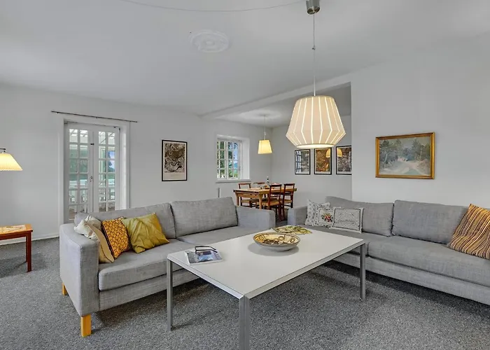 6 Bedroom Gorgeous In Kvaerndrup
